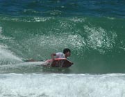 Surfista na Praia de Armação em Salvador